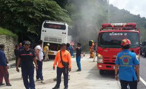 一载27名中国游客大巴在泰国普吉发生事故，部分游客受伤