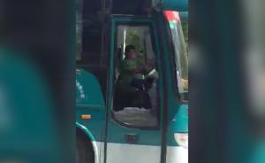 9岁男孩开大巴,40分钟后被交警拦截