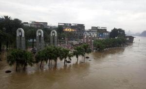 持续强降雨导致桂林漓江水位暴涨，旅游船舶年内首次全线封航