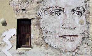 葡萄牙艺术家亚历山大·法图：在一座座城市，划过墙的表面