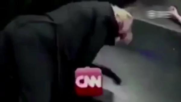 杠上了！特朗普发视频“怒揍”CNN