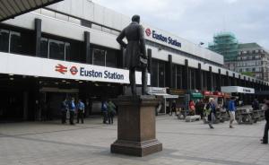 英国伦敦希斯罗机场和尤斯顿火车站均因火警疏散 