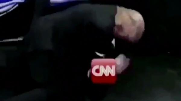 特朗普“暴打”CNN的始作俑者找到了