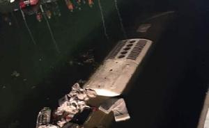 一河北牌照长途客车昨晚在津蓟高速落水，26人遇难4人生还