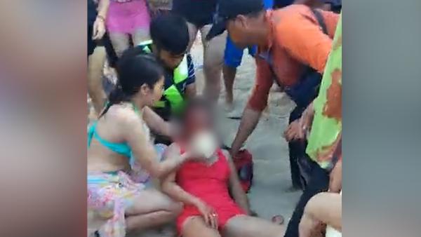 汕头：海滩摩托艇相撞，女游客面部重伤