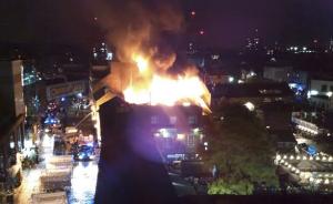 英国著名景点伦敦卡姆登洛克市场凌晨发生火灾，受伤人数不明