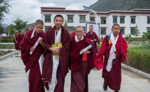 西藏佛学院首届少年活佛班7名学员小学毕业
