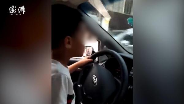 6岁男童驾车闹市穿行，车主父亲被调查