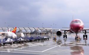 成都机场受昨日雷阵雨影响引发连锁反应，今日航班突破千架次