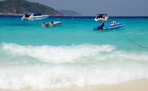 泰国警局：普吉岛2名中国游客在自由海滩下海游泳失踪