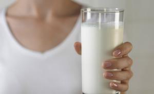 中国人喝奶习惯调查：近八成国人奶制品摄入量极低不达标