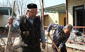 新疆维吾尔族大哥照顾汉族兄弟16年，还将赠拆迁置换的房产