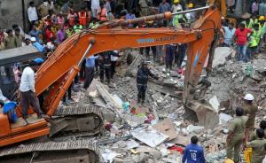 印度孟买一居民楼倒塌，至少1人死亡30人被埋