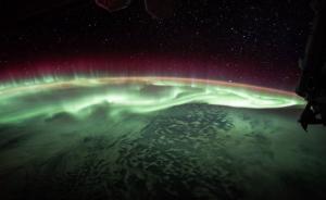 上帝视角：NASA宇航员空间站拍极光