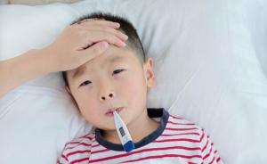 孩子发烧不用急着跑医院，吃药还是硬抗如何抉择？
