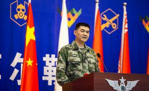 中国陆军首位新闻发言人谭英帅上校亮相