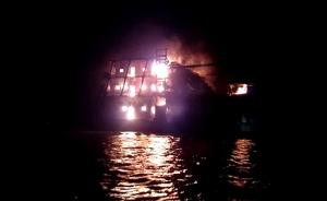 载60吨燃油千吨级采砂船鄱阳湖内起火