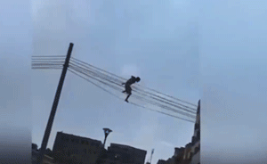 广州：吸毒男子拒捕，飞檐走壁攀爬电线