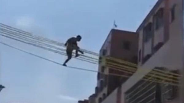 广州：吸毒男子拒捕，飞檐走壁攀爬电线