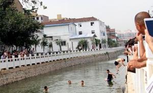 市长如约下河游泳：河南永城护城河治污一年水质改善