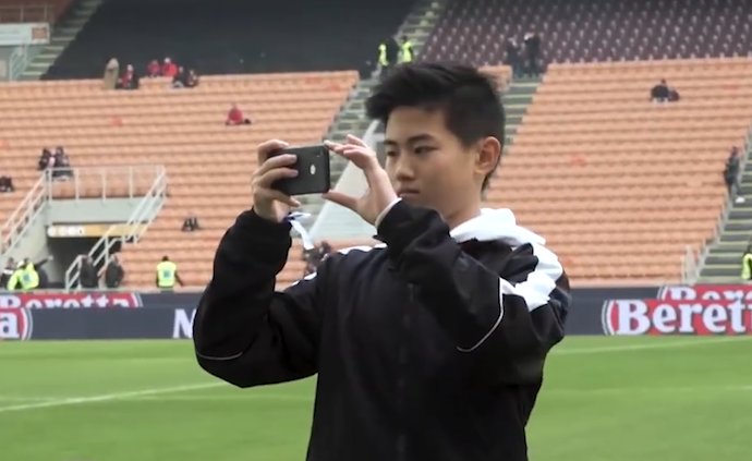 13岁华裔小将反抗种族歧视，AC米兰邀他观赛