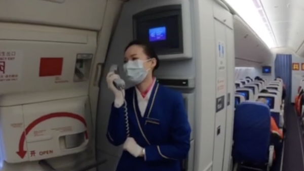 飞武汉航班上，空姐“表白”出征医疗队