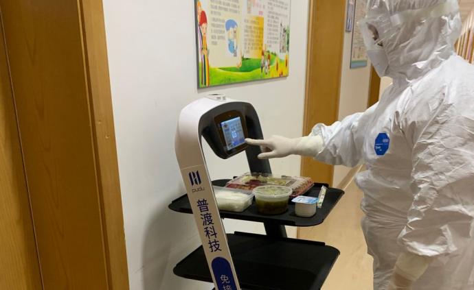 “新员工”来了：机器人给隔离病房送餐送药，降低感染风险