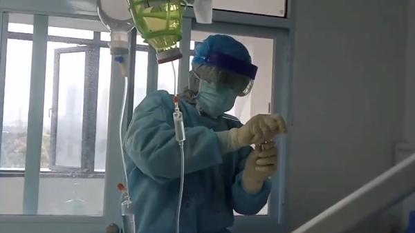 战疫Vlog：在金银潭医院红区采集咽拭子
