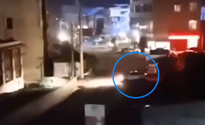 疫情防控馬路上沒人,小伙駕車玩漂移被拘