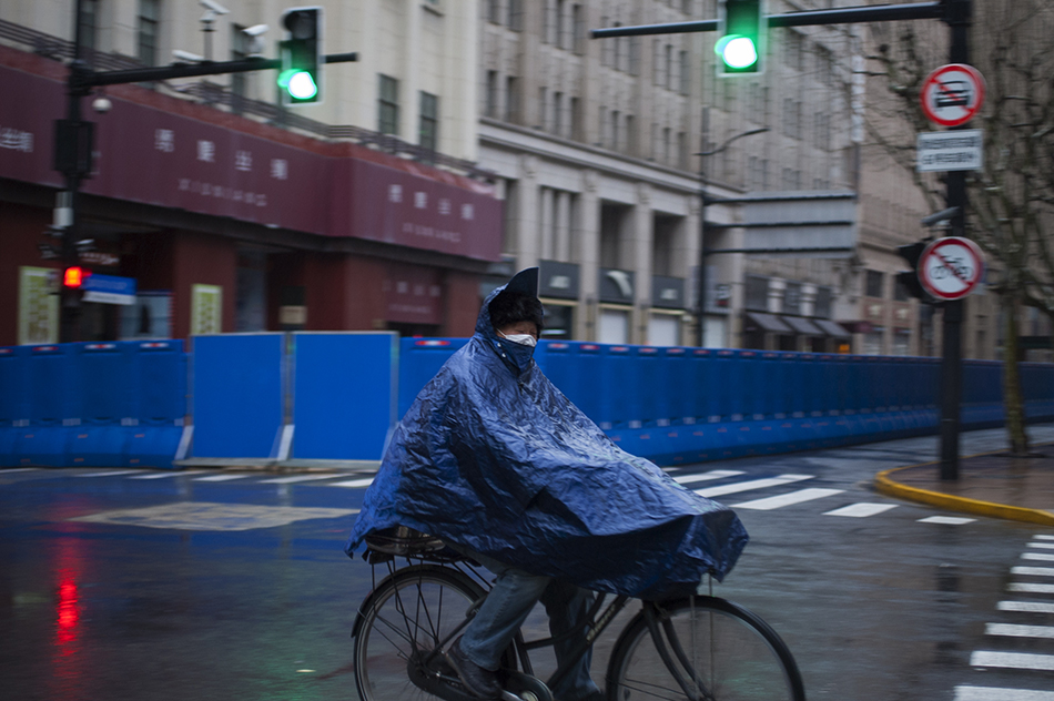 外滩的骑车人