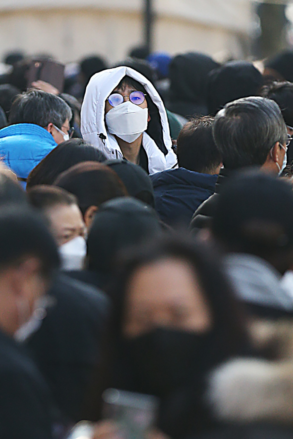 24日上午，韩国大邱民众排队买口罩（《庆北日报》）-4