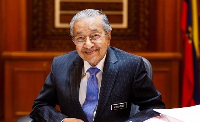 马来西亚总理马哈蒂尔辞职，执政联盟瓦解