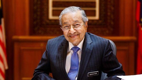 马来西亚总理马哈蒂尔辞职，执政联盟瓦解