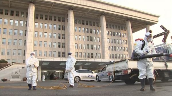 韩国累计确诊893例，国会大楼关闭一天