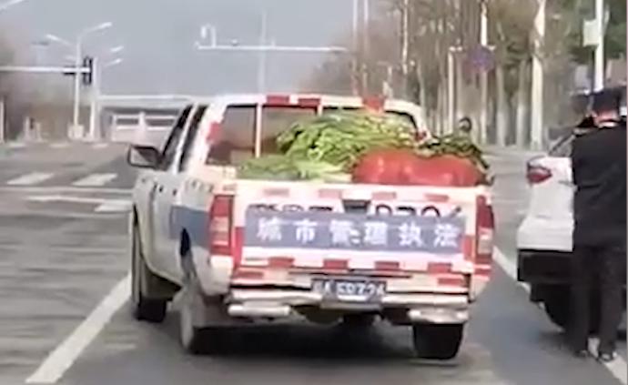 武漢城管隊員搶菜?拍攝者和城管出鏡澄清