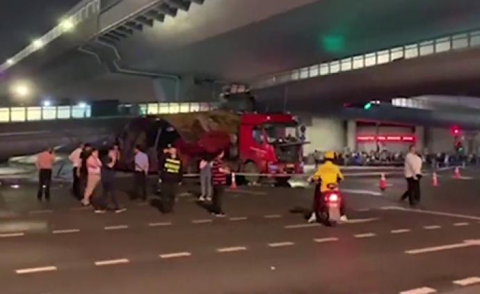 超高货车撞塌杭州庆春路天桥，两司机被提起公诉