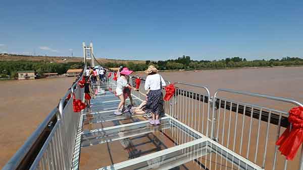 国内首座跨黄河3D玻璃桥亮相宁夏中卫