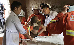 直击｜四川泥石流已致23人死亡，武警消防官兵正在紧急救援