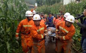 普格县泥石流：致23人死亡已找到14具遗体，另救出1人