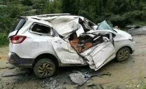 陕西扶贫干部工作途中所乘车辆被掉落山石砸中，2死1重伤