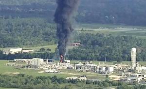美国化工厂因飓风发生爆炸，官员：将引爆剩余化学品排除隐患