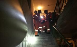300余斤男子家中昏倒，7名消防员抬下5楼送医仍不幸离世