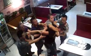 秦皇岛一男子饭店持刀行凶，恰遇民警店内就餐秒被制服