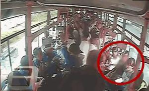青岛警方：在公交车上殴打让座学生男子被拘留十日，罚五百元