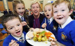 英伦奶爸｜英国为公立学校二年级以下孩子提供免费午餐
