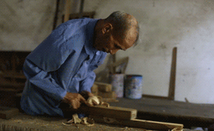 世界盲人日：乡村里的盲人木匠费伦保
