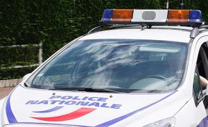 巴黎驾车冲撞士兵事件致6伤：嫌犯在逃，系蓄意袭击
