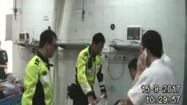 武汉：4岁女童呕血，汉警快骑护送就医