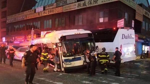 美国纽约华人区两大巴相撞，致3死17伤