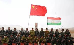 中国与塔吉克斯坦边防军人联合巡逻，在边境布设多重传感器